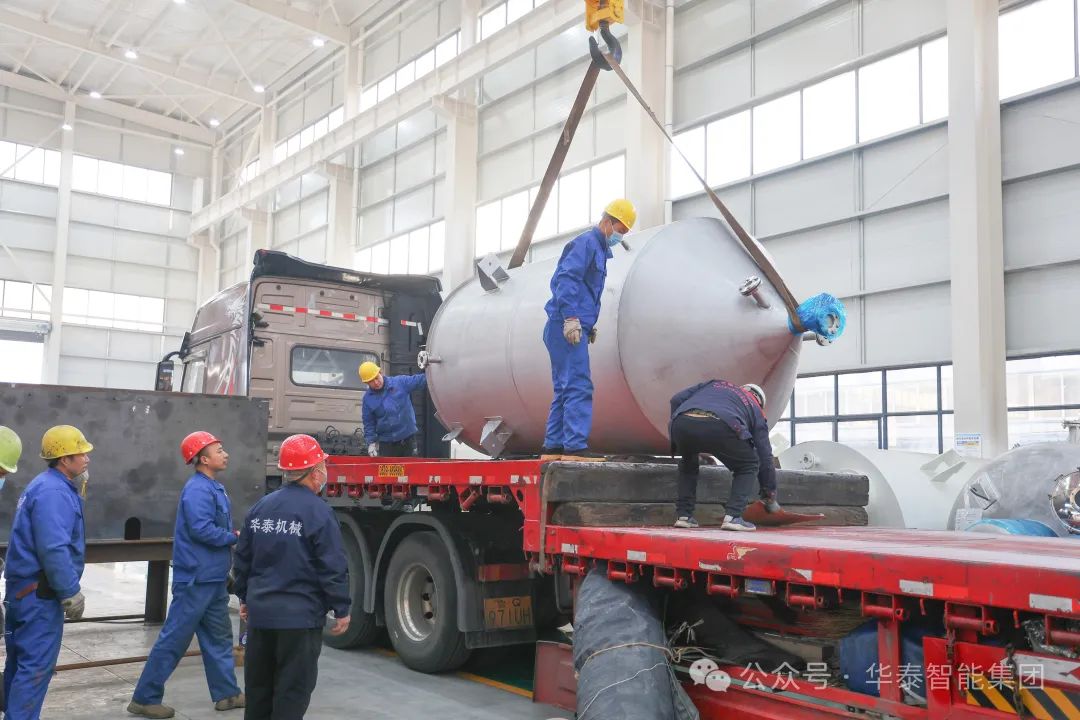 華泰智能裝備集團10tpd一級大豆油精煉設備啟運山東，助力高品質食用油市場